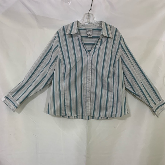 Tops - Bundle of 7 blouse, Madison & max button down blouse 18w. Pit to pit 25, l